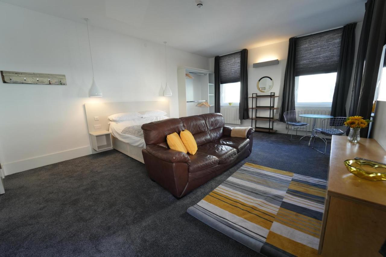 Gorgeous Comfortable Apartment On The High Street Merthyr Tydfil Buitenkant foto