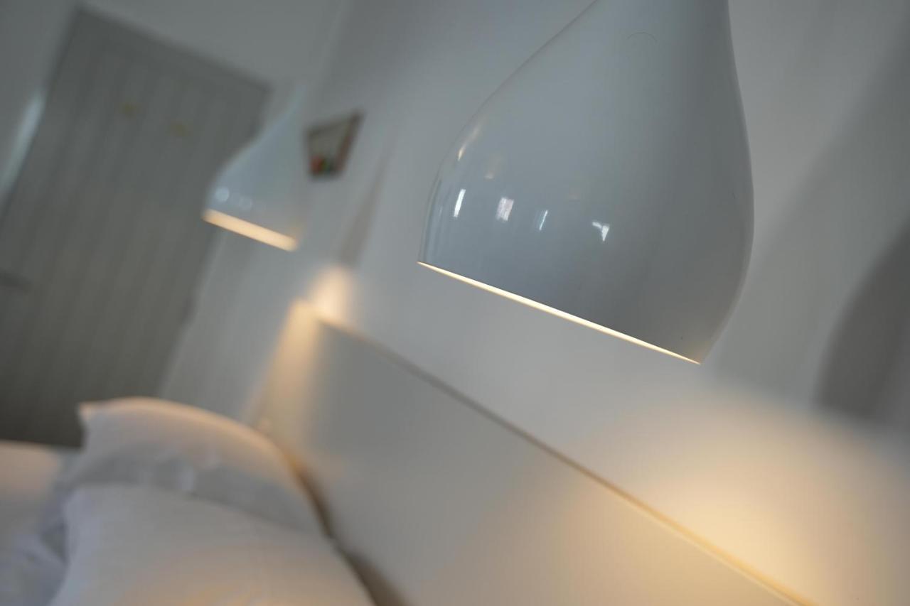 Gorgeous Comfortable Apartment On The High Street Merthyr Tydfil Buitenkant foto