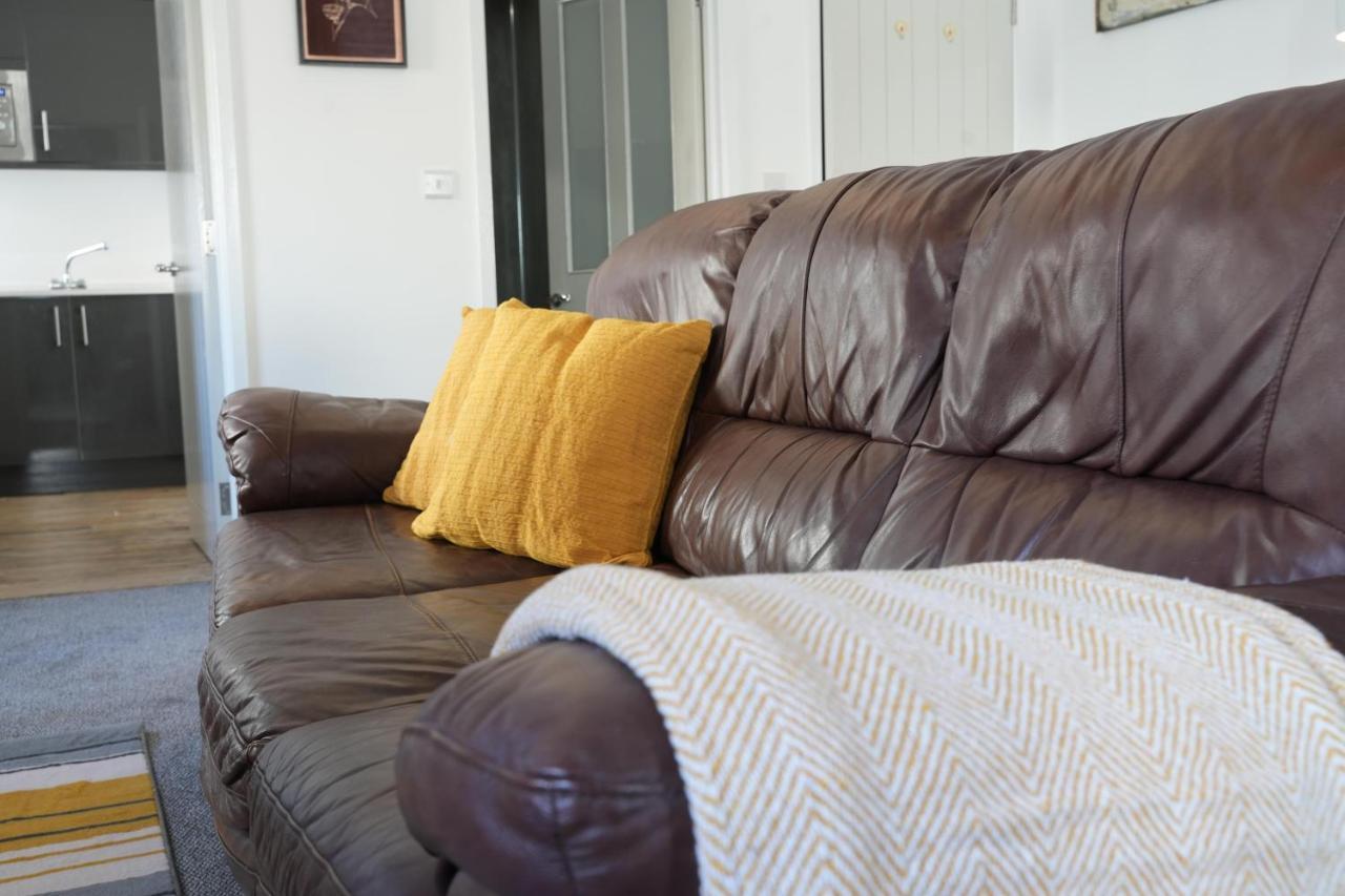 Gorgeous Comfortable Apartment On The High Street Merthyr Tydfil Buitenkant foto