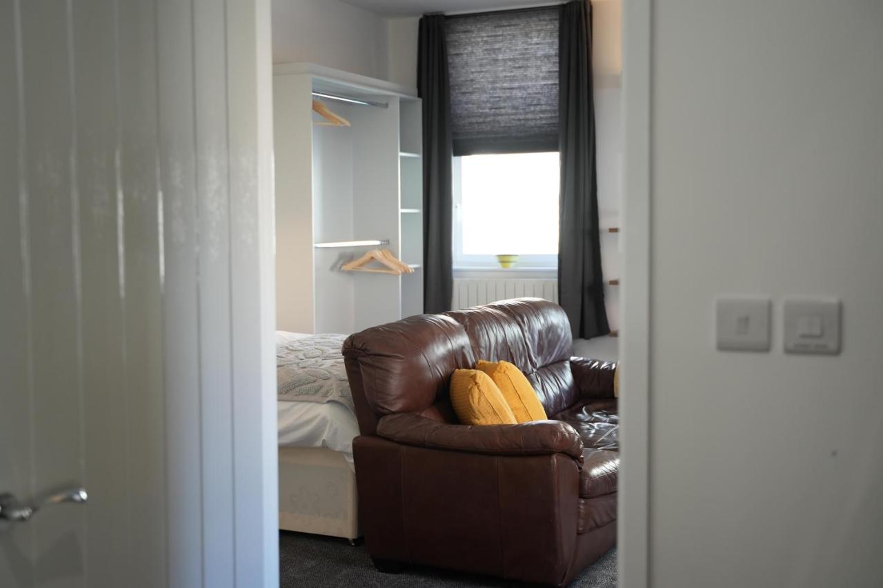 Gorgeous Comfortable Apartment On The High Street Merthyr Tydfil Buitenkant foto